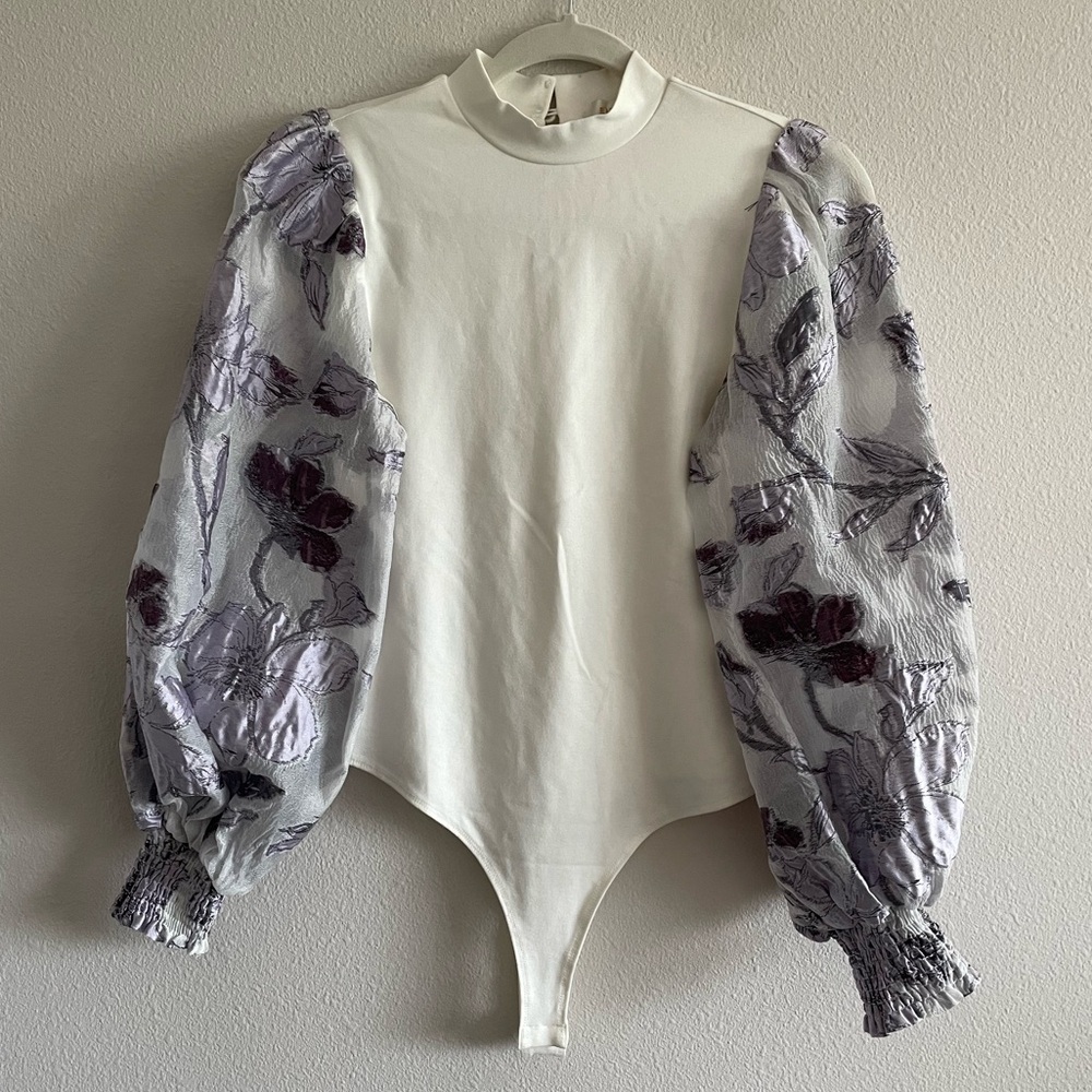 Flat White Anthropologie Bodysuit Mockneck Long Puff Sleeve Women’s XS White